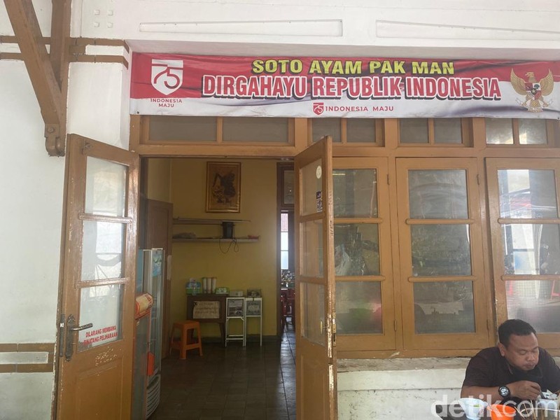 Pak Man: Gurih Segar Soto Ayam Khas Semarang Favorit Para Pejabat