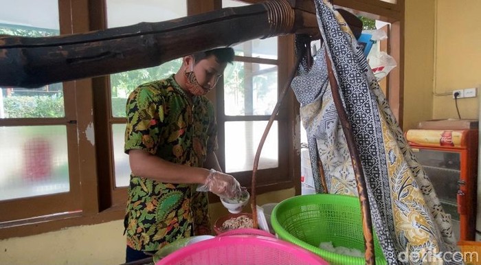 Pak Man: Gurih Segar Soto Ayam Khas Semarang Favorit Para Pejabat Pak Man: Gurih Segar Soto Ayam Khas Semarang Favorit Para Pejabat