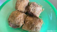 Tak ketinggalan tahu bakso yang merupakan camilan favorit di Semarang. Nikmat!