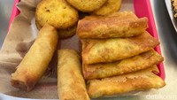Kalau mau ngemil sebelum makan soto ayam juga bisa. Lunpia dan martabak tahu ini bisa jadi pilihan.