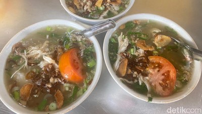 Slurpp! Segarnya Soto Ayam Khas Semarang Pak Man yang Berkuah Bening