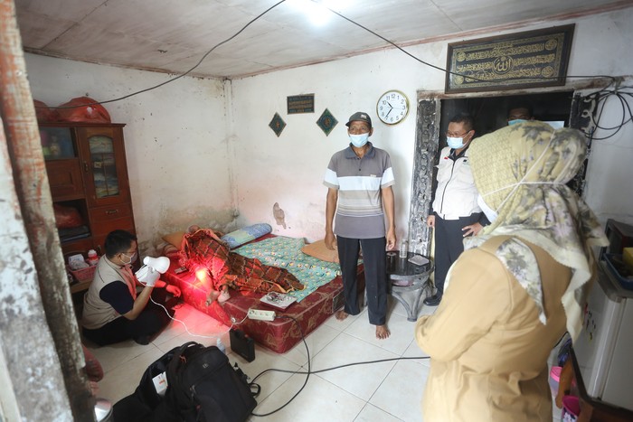 Pemkot Mojokerto Beri Layanan Fisioterapi Gratis bagi Lansia di Rumah