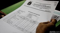 Sebelum mendaftar, penting untuk terlebih dahulu menyiapkan dokumen yang dibutuhkan, seperti nilai rapor, akta kelahiran, dan sebagainya.  