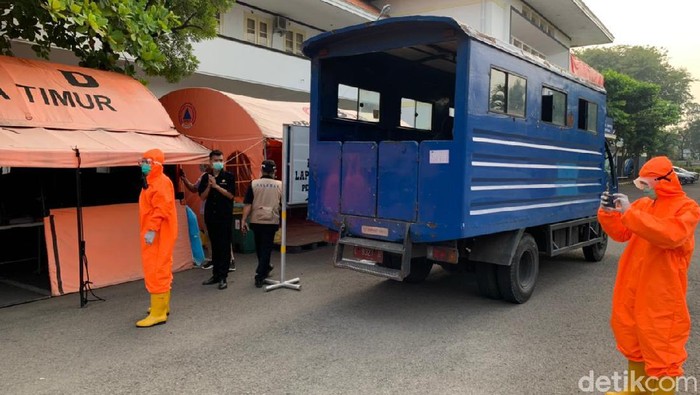 23 Dari 24 warga Bangkalan, Madura, positif COVID-19 PCR dirujuk ke RS Lapangan Indrapura (RSLI).