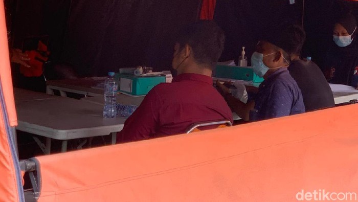 23 Dari 24 warga Bangkalan, Madura, positif COVID-19 PCR dirujuk ke RS Lapangan Indrapura (RSLI).