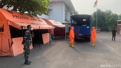 23 Dari 24 warga Bangkalan, Madura, positif COVID-19 PCR dirujuk ke RS Lapangan Indrapura (RSLI).