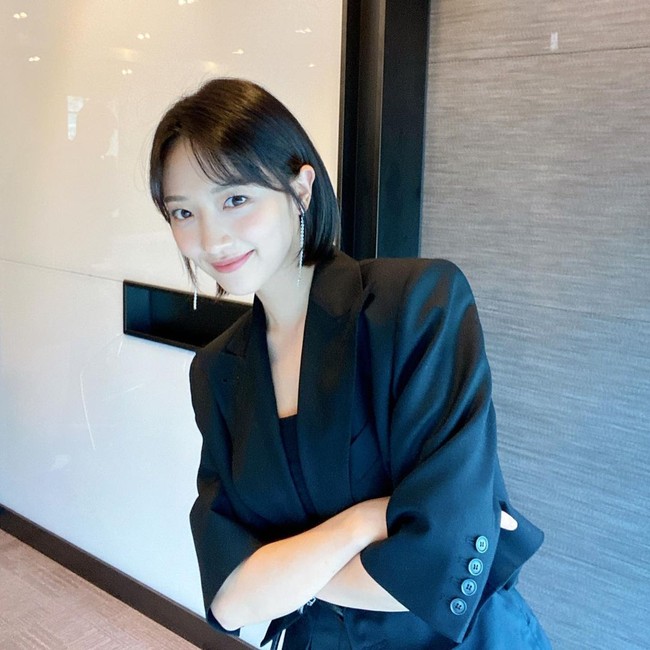 Pyo Ye Jin juga termasuk dalam daftar artis Korea tersibuk tahun ini. Dia membintangi Our Blooming Youth, Taxi Driver 2, Moon in the Day, bahkan menjadi cameo di Revenant. Kini, Pyo Ye Jin mempertimbangkan membintangi drama I Openly Dream of Becoming Cinderella. Foto: Instagram @yjiinp