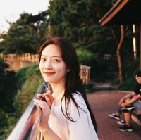 Menurut sejumlah laporan, Pyo Ye Jin bahkan merupakan pramugari termuda dan bekerja di sebuah maskapai terkenal. Baru-baru ini, sejumlah fotonya saat sedang menjalani profesi lama pun jadi viral. Foto: Instagram @yjiinp