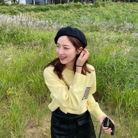 Sebelumnya Pyo Ye Jin pernah bercerita soal pengalaman bekerja jadi pramugari. Ketika itu, wanita kelahiran 3 Februari tersebut mengungkap jawaban unik yang membuatnya lolos wawancara. Ketika mereka bertanya padaku apa kelebihanku, aku menjawab setiap kali aku pergi kencan buta, aku selalu mendapat tawaran kencan kedua. Aku orang yang menyenangkan (suka bergaul), katanya dilansir Koreaboo. Foto: Instagram @yjiinp