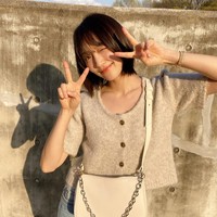 Pyo Ye Jin sendiri diketahui pernah berpacaran dengan sesama aktor  Hyun Woo. Di 2018 mereka mengaku sempat punya hubungan yang sayangnya hanya bertahan selama tiga bulan. Mereka berkencan setelah cinlok di drama Laurel Tree Tailors. Foto: Instagram @yjiinp