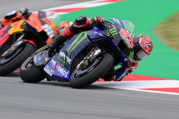 Yamaha French rider Fabio Quartararo competes during the MotoGP race of the Moto Grand Prix de Catalunya at the Circuit de Catalunya on June 6, 2021 in Montmelo on the outskirts of Barcelona. (Photo by LLUIS GENE / AFP)
