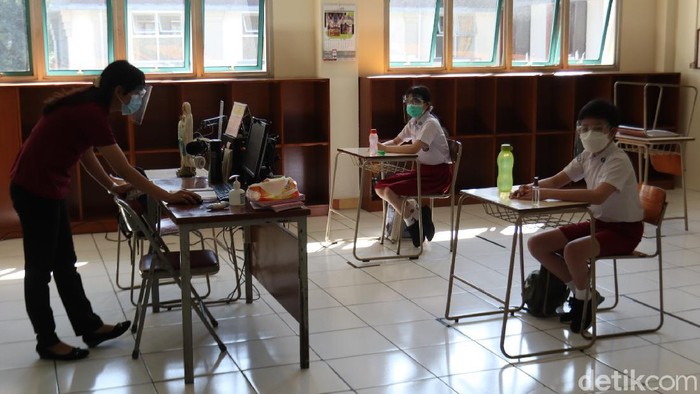 Ratusan sekolah di Bandung mulai menggelar simulasi PTM