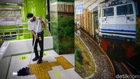 Selain sertifikat vaksin COVID-19, masyarakat tetap harus menunjukkan hasil negatif PCR untuk penumpang pesawat terbang dan antigen bagi moda bus dan kereta api. Dok Detikcom