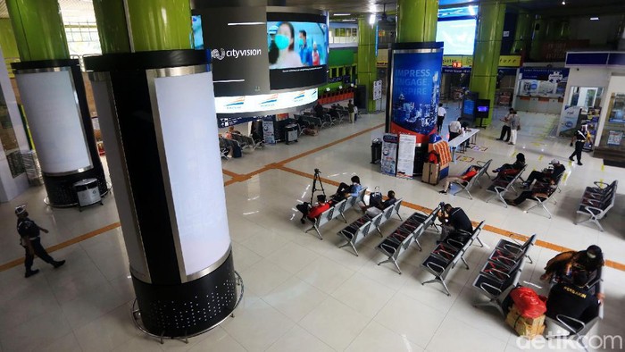 Selain Gambir, Ini Detetan Stasiun Keren di RI Stasiun Gambir mendapat pujian dari netizen India. Selain Gambir, Indonesia juga memililki setasiun keran lainnya.