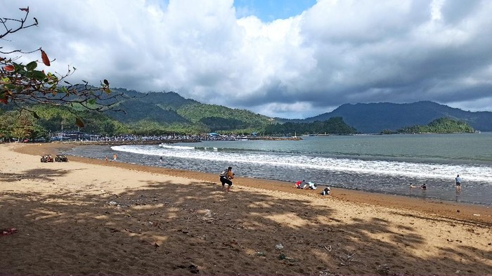 Seluruh destinasi wisata di Trenggalek akhirnya kembali dibuka, setelah sempat ditutup selama lebih dari dua pekan lascalebaran.