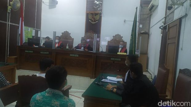 Sidang kasus kebakaran gedung Kejagung dengan agenda pembacaan duplik (Luqman Arun/detikcom)