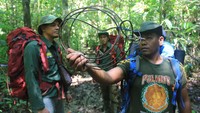 Demi mengembankan tugas negara menjaga hutan Leuser, salah satu paru-paru dunia agar aman dari ancaman kegiatan ilegal seperti pemburuan, perambahan dan pembalakan liar mereka tak mengenal rasa takut dan lelah.  