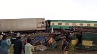 Dua kereta ekspres bertabrakan di Pakistan selatan Senin pagi. Inter Services Public Relations vis AP  