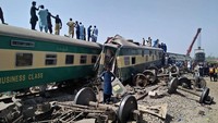 Kecelakaan kereta api cukup sering terjadi di Pakistan, yang mewarisi ribuan kilometer rel dan kereta api dari bekas kekuasaan kolonial Inggris. AP Photo/Waleed Saddique  