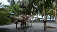 Nama Teluk Tanah Merah di Papua mungkin belum banyak terdengar di telinga traveler. Namun di sini, perahu-perahu yang dimiliki warga memiliki keunika, yaitu bisa dibedakan antara perahu laki-laki dan perempuan. (Hari Suroto/Istimewa)