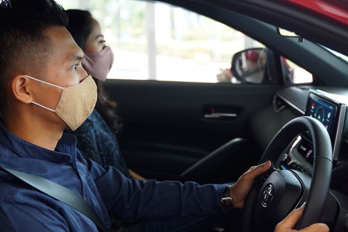 Tips mencegah mabuk saat berkendara dengan mobil