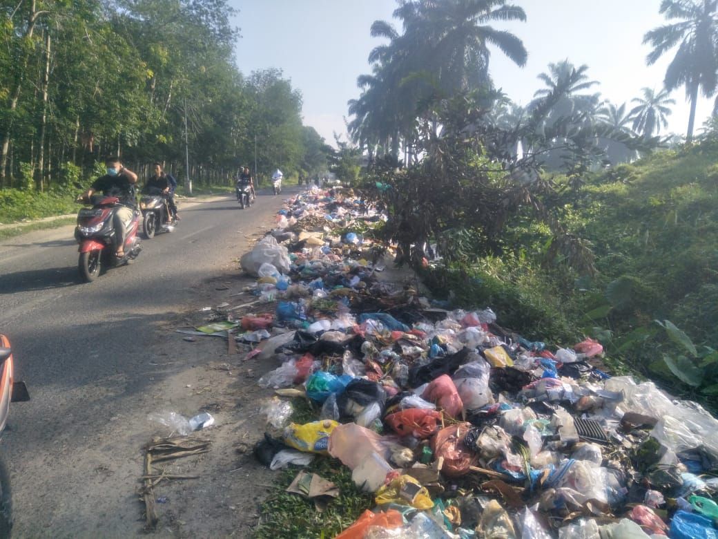 Tumpukan sampah di jalanan Asahan (dok. Istimewa)
