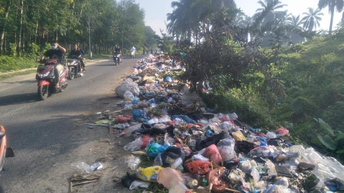 Tumpukan sampah di jalanan Asahan (dok. Istimewa)