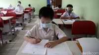 Ujian ini dilaksanakan secara tatap muka dengan menerapakan protokol kesehatan yang ketat.