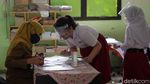 Ujian Penilaian Akhir Sekolah Tatap Muka SD di Bekasi