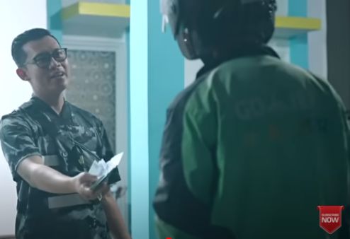 Ambil Order Minuman Tengah Malam, Driver Ojol Ini Dapat Segepok Uang