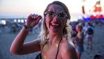 Asiknya Warga Albania Nonton Konser Pantai Kala Pandemi