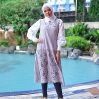 Aurel Hermansyah memutuskan hijrah dengan mantap berhijab setelah menikah dengan Atta Halilintar. Dia pun membuktikan kalau wanita berhijab bisa tampil stylish dan glamor. Foto: Instagram/@aurelie.hermansyah