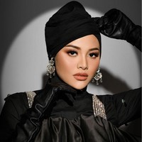 Dalam pemotretan fashion bersama fotografer ternama Rio Motret, Aurel Hermansyah bergaya glamor dalam balutan busana dari brand high-end hingga rancangan desainer. Foto: Instagram/@riomotret