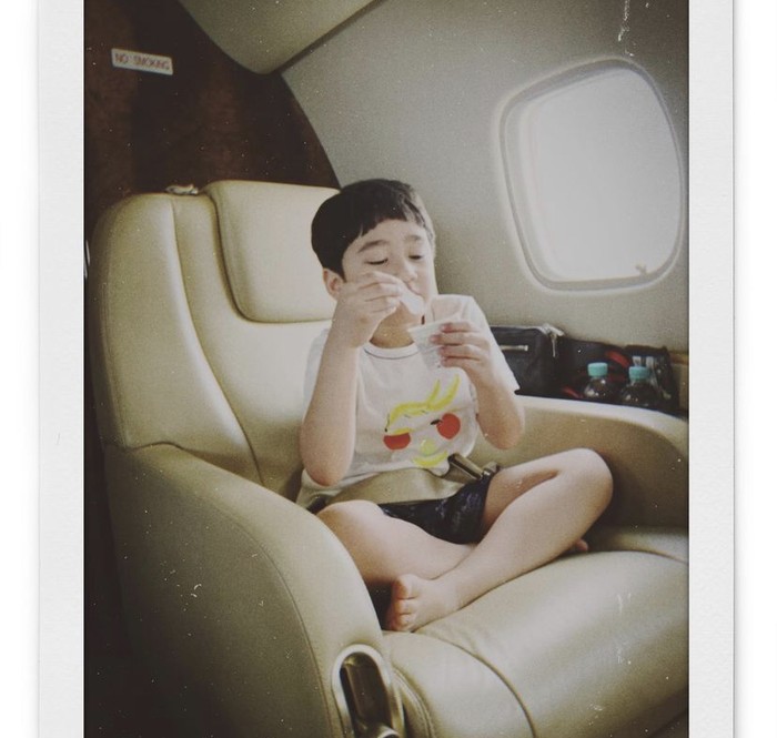 Bikin Gemes! Gaya Lucu Rafathar Saat Makan Es Krim hingga Mie Ayam