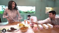 Selain es krim dan teh manis, es buah cocktail yang segar dan dingin jadi menu berbuka pilihan Rafathar. Foto: Instagram Raffi Nagita