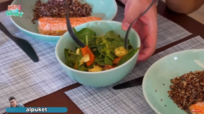Cinta Laura Masak Makanan Sehat