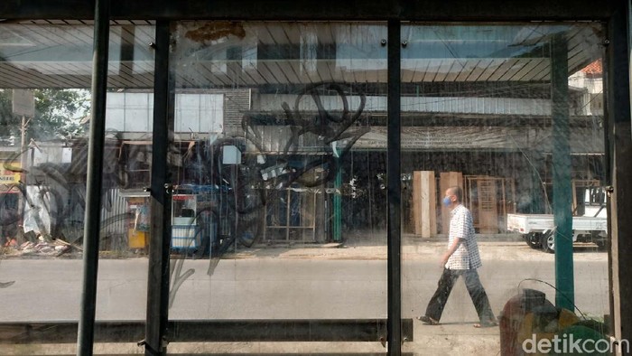 Duh, Halte di Tangsel Ini Tak Terawat dan Jorok Kondisi halte di Kecamatan Pamulang, Tangerang Selatan, memprihatinkan. Halte tampak tidak terawat dan penuh vandalisme.