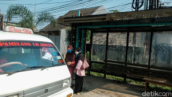 Duh, Halte di Tangsel Ini Tak Terawat dan Jorok Kondisi halte di Kecamatan Pamulang, Tangerang Selatan, memprihatinkan. Halte tampak tidak terawat dan penuh vandalisme.