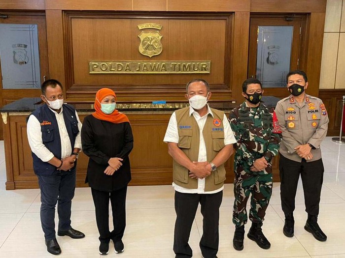 Forkopimda Jawa Timur menggelar rapat koordinasi dalam menangani lonjakan kasus COVID-19 di Bangkalan, Madura.