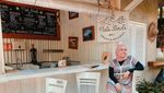 10 Gaya Keren Astrid Kuya Saat Asyik Kulineran