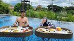 10 Gaya Keren Astrid Kuya Saat Asyik Kulineran