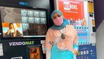 10 Gaya Keren Astrid Kuya Saat Asyik Kulineran