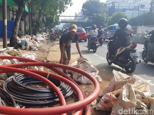 Apjatel Mau Turunkan Kabel dari Tiang ke Bawah Tanah SJUT Mampang, Tapi...