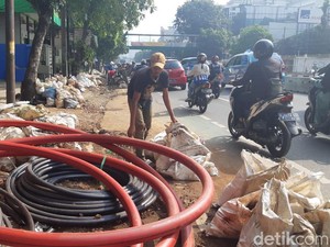 Apjatel Mau Turunkan Kabel dari Tiang ke Bawah Tanah SJUT Mampang, Tapi...