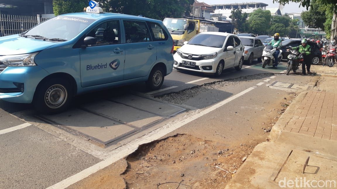 Galian di Jl Mampang Prapatan Raya, Jaksel, 8 Juni 2021. (Danu Damarjati/detikcom)