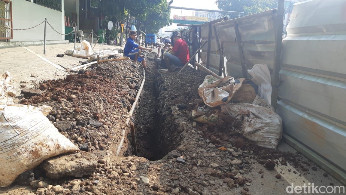 Galian di Jl Mampang Prapatan Raya, Jaksel, 8 Juni 2021. (Danu Damarjati/detikcom)
