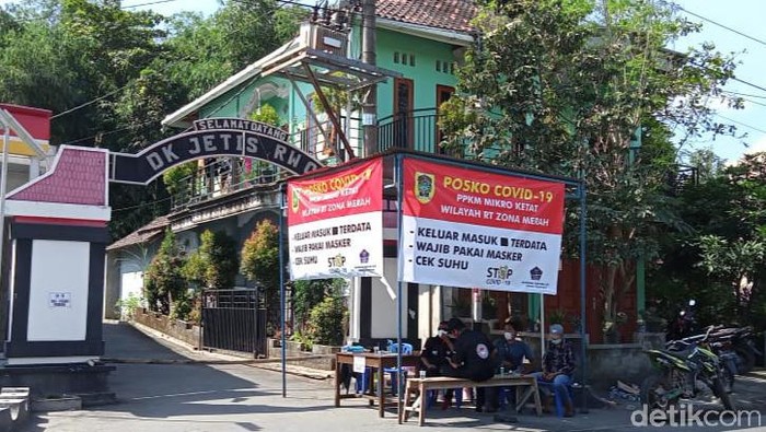 Klaster Corona dipicu warga pulang dari Kudus di Desa Tijayan Kecamatan Manisrenggo, Klaten, Selasa (8/6/2021).