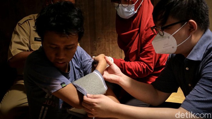 Program vaksinasi massal di Tangerang terus dilakukan. Vaksinasi COVID-19 kini sasar orang dengan gangguan jiwa (ODGJ) dan individu berkebutuhan khusus (IBK).