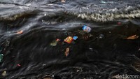 Temuan berdasarkan analisis sampel dari tiga jenis materi sampah plastik paling umum yang dikombinasikan dengan pemodelan komputer tersebut menyorot skala polusi yang tak terdeteksi di lautan kedua terbesar dunia itu.  