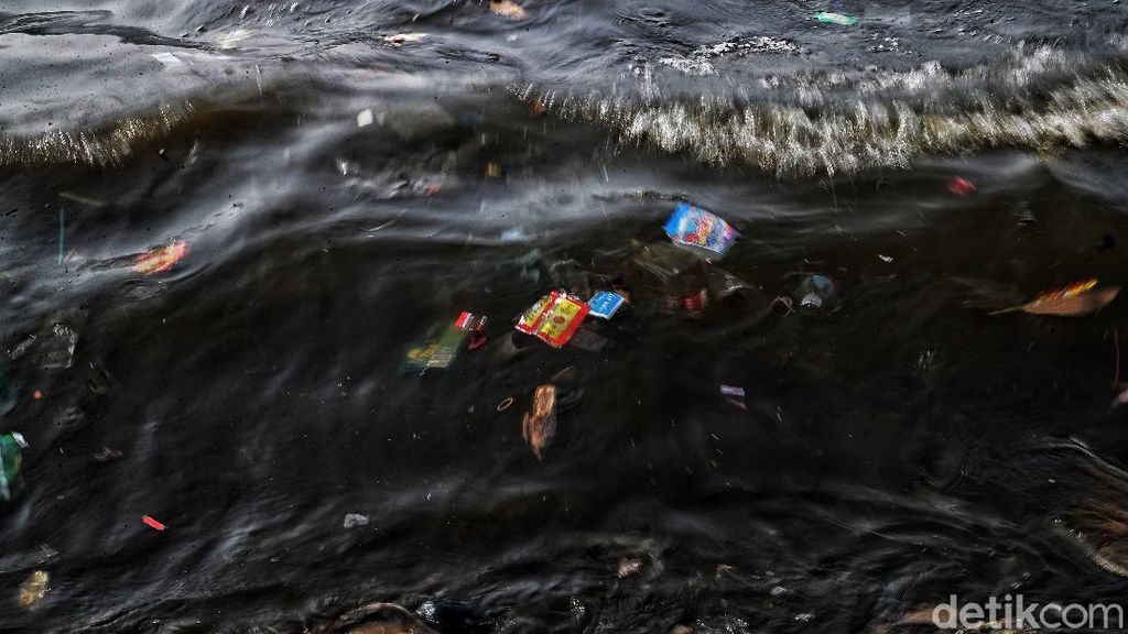 Uni Eropa Ingatkan Ancaman Sampah Plastik di Perairan Laut RI
